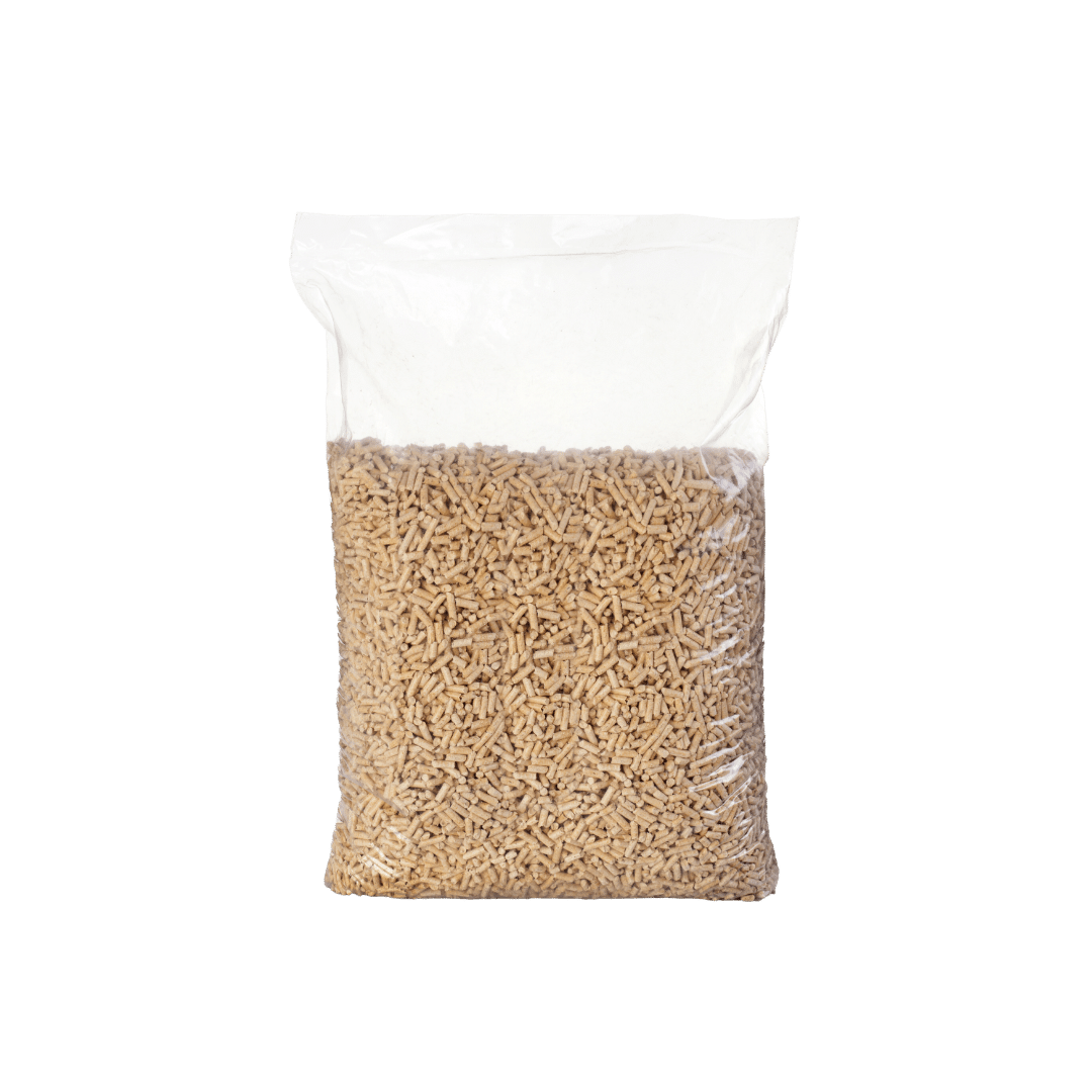 Sacco trasparente con pellet di legno.