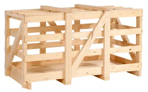 Cassa di legno aperta con struttura a doghe.